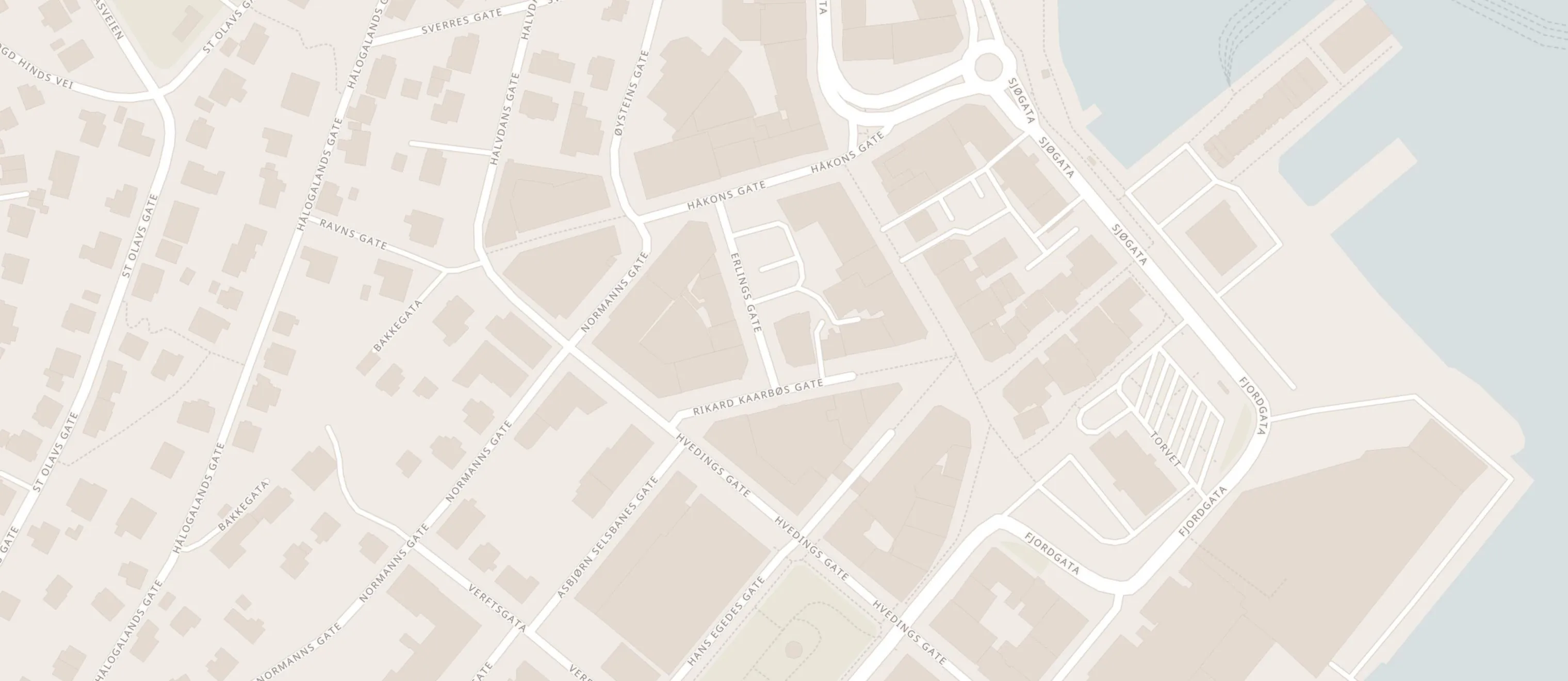 Kart over Harstad sentrum med Hårny i Strandgata 2 ved torget